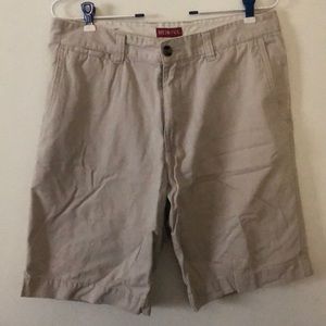 Men’s khaki shorts